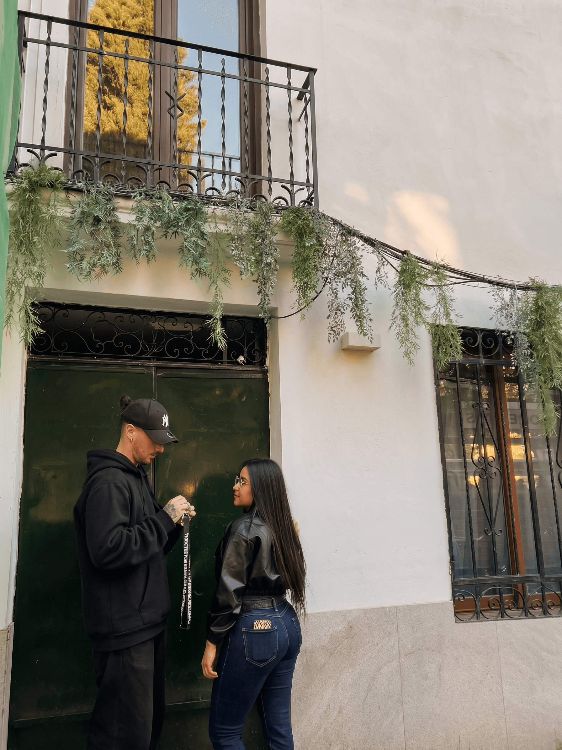 Jesús y Natalia en MalaSaña Gastrobar, Campo del Príncipe, Granada